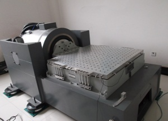 Vibration test bench