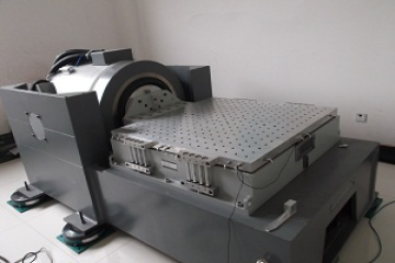 Vibration test bench